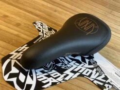 Reverse Nico Vink - Signature Series Sattel (Schwarz / Kupfer) Inkl. Mudguard -Reverse Verkäufe IMG 6665