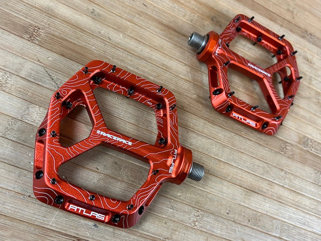 Race Face Atlas 2022 Orange Plattformpedale / Pedale 4 Race Face Atlas 2022 Orange Plattformpedale / Pedale – Bild 2