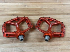 Race Face Atlas 2022 Orange Plattformpedale / Pedale 10 Race Face Atlas 2022 Orange Plattformpedale / Pedale -Reverse Verkäufe IMG 6838 fad4fa45 5607 4c42 a5bc 4978292f21c9