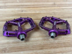 Race Face Atlas 2022 Purple Plattformpedale / Pedale -Reverse Verkäufe IMG 6844 e81df382 1518 4d32 b5c4 0edc6879651e
