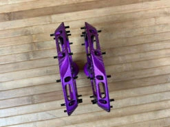 Race Face Atlas 2022 Purple Plattformpedale / Pedale -Reverse Verkäufe IMG 6845 21d03980 4a9b 4fde 8948 83b05236e385