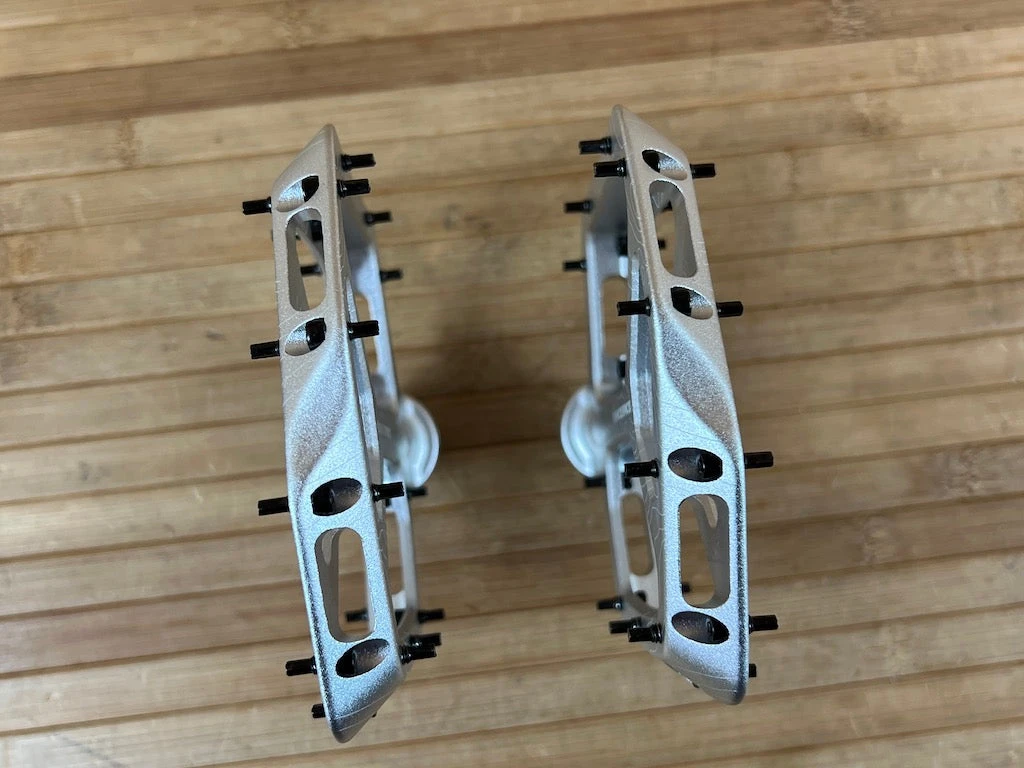 Race Face Atlas 2022 Silver Plattformpedale / Pedale 6 Race Face Atlas 2022 Silver Plattformpedale / Pedale – Bild 4