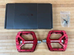 Race Face Aeffect MID Red Plattformpedale / Pedale