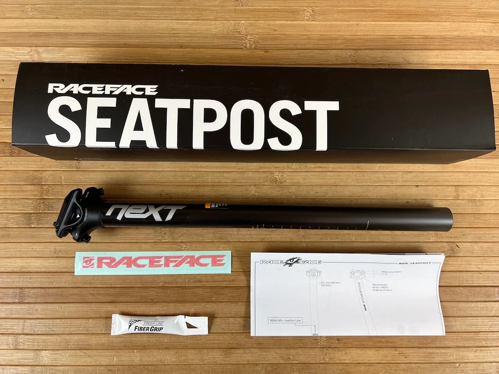 Race Face Next Sattelstütze 27,2mm / 400mm Black Carbon 3 Race Face Next Sattelstütze 27,2mm / 400mm Black Carbon