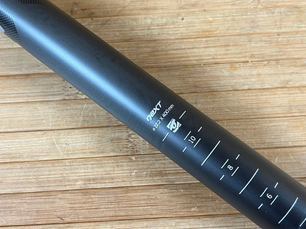 Race Face Next Sattelstütze 27,2mm / 400mm Black Carbon 6 Race Face Next Sattelstütze 27,2mm / 400mm Black Carbon – Bild 4