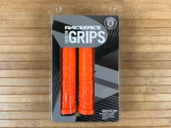 Race Face Grippler Lock On Griffe Orange 33mm -Reverse Verkäufe IMG 6910 d35f7752 5c57 4a35 8864 8a66a43246b8