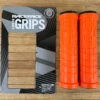 Race Face Grippler Lock On Griffe Orange 33mm -Reverse Verkäufe IMG 6912 f4ca8548 580a 4526 9a8e 0667b5468d0e