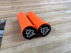 Race Face Grippler Lock On Griffe Orange 33mm -Reverse Verkäufe IMG 6914 f138071b f94a 431e 9d98 780a7c263167