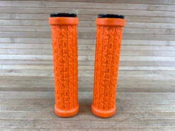 Race Face Grippler Lock On Griffe Orange 33mm -Reverse Verkäufe IMG 6916 f681cf49 b908 4867 a07a 5e002b84b892