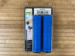 Race Face Grippler Lock On Griffe Blau 33mm -Reverse Verkäufe IMG 6934 64031cd6 2bca 447b 8fd3 eedcec0e5d9b