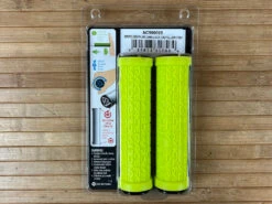 Race Face Grippler Lock On Griffe Neongelb 33mm -Reverse Verkäufe IMG 6940 33023a1b 34c0 4b2d 8ffd e91e936607f3