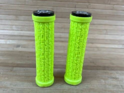 Race Face Grippler Lock On Griffe Neongelb 33mm -Reverse Verkäufe IMG 6944 0200ba3b feb9 42ee 98a6 98b79ab2e235