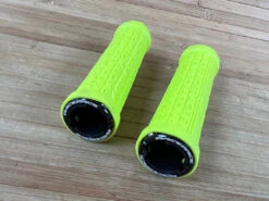 Race Face Grippler Lock On Griffe Neongelb 33mm -Reverse Verkäufe IMG 6945 5b12466d f97d 457f 9395 6cf3721a1652