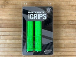 Race Face Grippler Lock On Griffe Grün 33mm -Reverse Verkäufe IMG 6946 aaeaf865 9c2b 429b a839 8cd760f76e2f