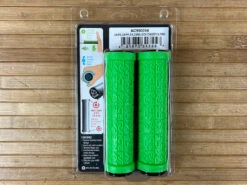 Race Face Grippler Lock On Griffe Grün 33mm -Reverse Verkäufe IMG 6947 69859101 5522 49f6 845d 68ff23bfc27c