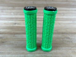 Race Face Grippler Lock On Griffe Grün 33mm -Reverse Verkäufe IMG 6950 774daddc 4e0c 4344 9b94 11b79ef8ed2a