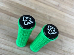 Race Face Grippler Lock On Griffe Grün 33mm -Reverse Verkäufe IMG 6951 a1dee2bc 22a7 4245 9a32 9ab9ebcd3308