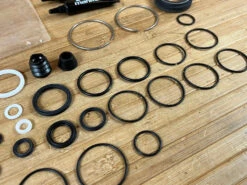 Manitou Dorado Dichtungen / Sealkit / Servicekit Ab 2021 37mm -Reverse Verkäufe IMG 7018 d17dbba0 1d85 4494 ad5e bdc3a3b56550