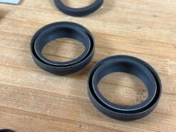 Manitou Dorado Dichtungen / Sealkit / Servicekit Ab 2021 37mm -Reverse Verkäufe IMG 7022 40e37cb7 7dc2 4cd4 86fd 14d5ea8fbb15