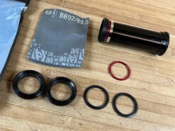 Race Face Pressfit BB124 30mm Innenlager Cinch EXT Seal -Reverse Verkäufe IMG 7111 32b7caf5 7c7d 443a aa50 bea70ecb9bab