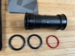 Race Face Pressfit BB92 30mm Innenlager Cinch EXT Seal -Reverse Verkäufe IMG 7117 ca1ca14d 1be4 49b0 9d82 8487476b7d57