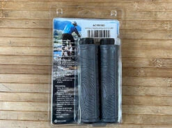 Race Face Half Nelson Lock On Griffe Grey 14 Race Face Half Nelson Lock On Griffe Grey -Reverse Verkäufe IMG 7120 f5739ef9 ac67 433a 91a8 40f170dbc186