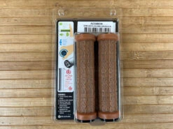 Race Face Grippler Lock On Griffe Gum 30mm -Reverse Verkäufe IMG 7128 bf126b23 7e0e 4e52 bf68 df680d4ee84a