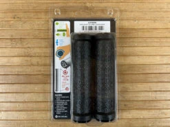 Race Face Grippler Lock On Griffe Black 30mm -Reverse Verkäufe IMG 7156 c34876b7 34b4 4f95 aedc 27e72e5d6374