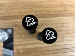 Race Face Grippler Lock On Griffe Black 30mm -Reverse Verkäufe IMG 7158 b9eb0f6a 5bc3 49d8 9b57 c57dda324e3e