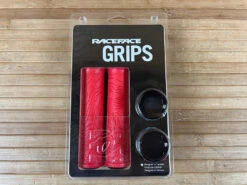 Race Face Half Nelson Lock On Griffe Red 13 Race Face Half Nelson Lock On Griffe Red -Reverse Verkäufe IMG 7161 c6e4e0b3 d598 4a33 ab94 1e358ba98c5c