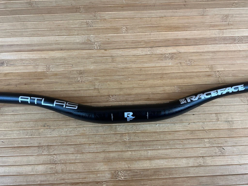 Race Face Atlas Lenker Black 820mm / 35mm / 35mm Rise 4 Race Face Atlas Lenker Black 820mm / 35mm / 35mm Rise – Bild 2