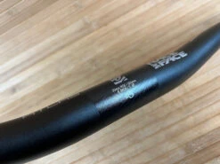 Race Face Atlas Lenker Black 820mm / 35mm / 20mm Rise -Reverse Verkäufe IMG 7194 8fd54404 26b4 4ff8 958b 56c4edeb621d