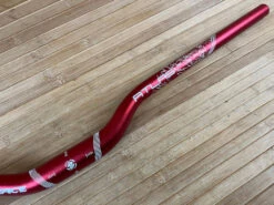 Race Face Atlas Lenker Red 785mm / 31,8mm / 1.25" -Reverse Verkäufe IMG 7206 851d9ab5 6c53 4557 a6e1 73cbf299988c