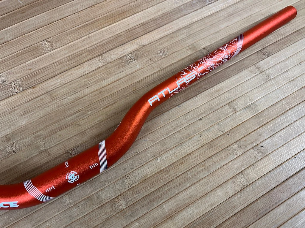 Race Face Atlas Lenker Orange 785mm / 31,8mm / 1.25" 6 Race Face Atlas Lenker Orange 785mm / 31,8mm / 1.25" – Bild 4