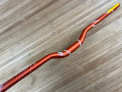 Race Face Atlas Lenker Orange 785mm / 31,8mm / 1.25" 16 Race Face Atlas Lenker Orange 785mm / 31,8mm / 1.25" -Reverse Verkäufe IMG 7216 7448d702 7f2a 44a2 aa06 67183f1e94e2