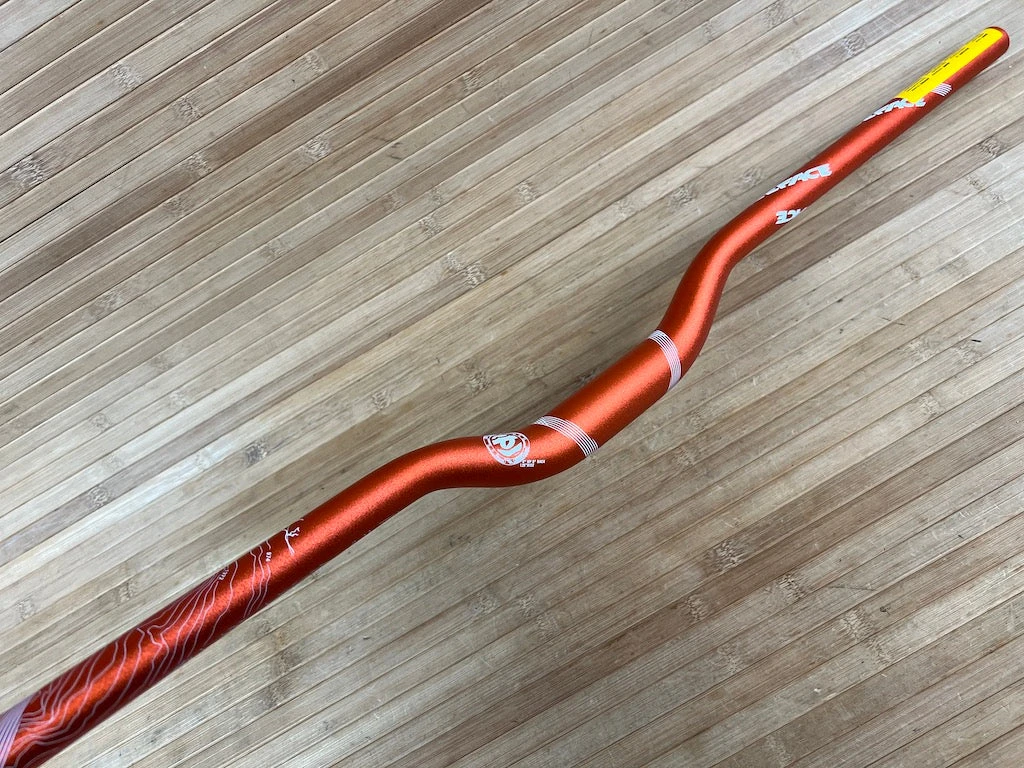 Race Face Atlas Lenker Orange 785mm / 31,8mm / 1.25" 9 Race Face Atlas Lenker Orange 785mm / 31,8mm / 1.25" – Bild 7