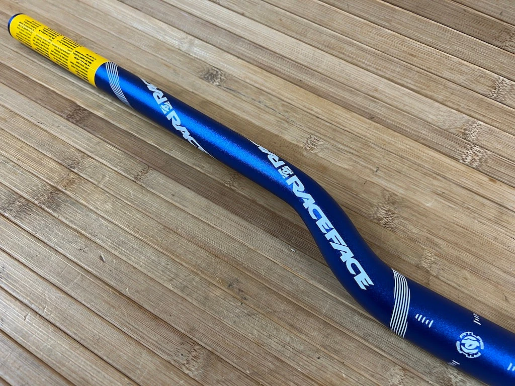 Race Face Atlas Lenker Blue 785mm / 31,8mm / 1.25" 5 Race Face Atlas Lenker Blue 785mm / 31,8mm / 1.25" – Bild 3