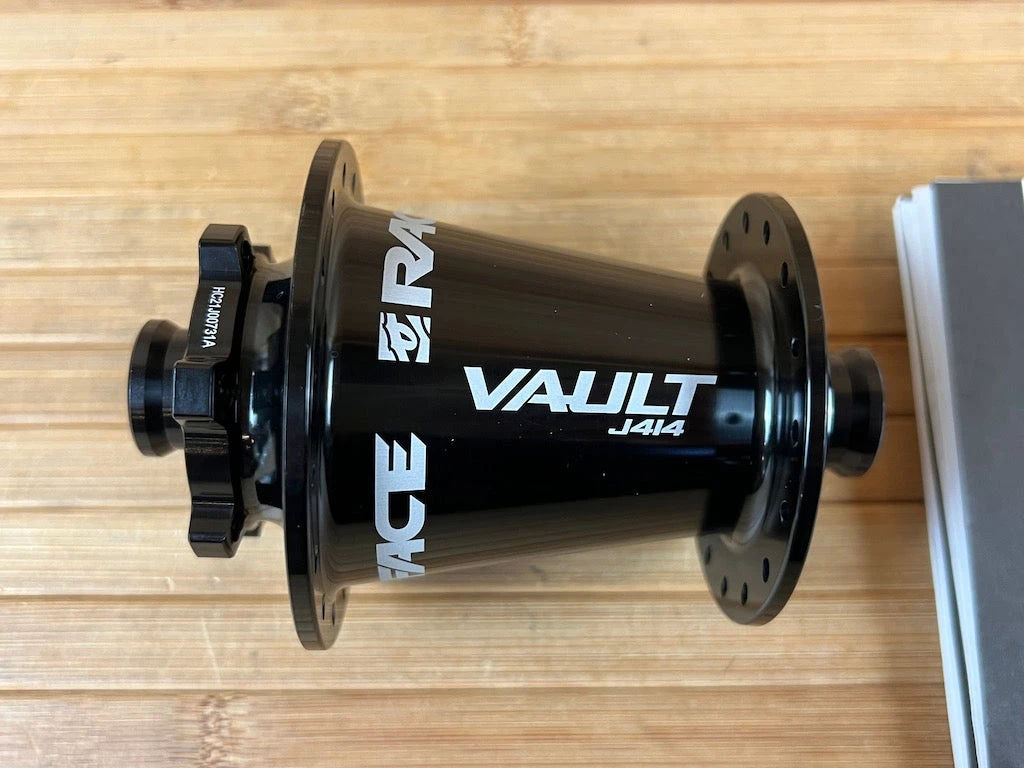 Race Face Vault VR Nabe Boost 110x15 32 Loch Schwarz 4 Race Face Vault VR Nabe Boost 110x15 32 Loch Schwarz – Bild 2