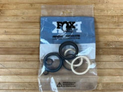 FOX 36 Dust Wiper Kit / Dichtungen Low Friction -Reverse Verkäufe IMG 7781 8dae7df1 8283 438e 9616 d6efd7d593e5