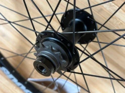 Spank Spoon 32 26" Hinterrad Schwarz Singlespeed 17 Spank Spoon 32 26" Hinterrad Schwarz Singlespeed -Reverse Verkäufe IMG 7821 a73be1e8 50b0 4a07 8198 9c6998c3bb07