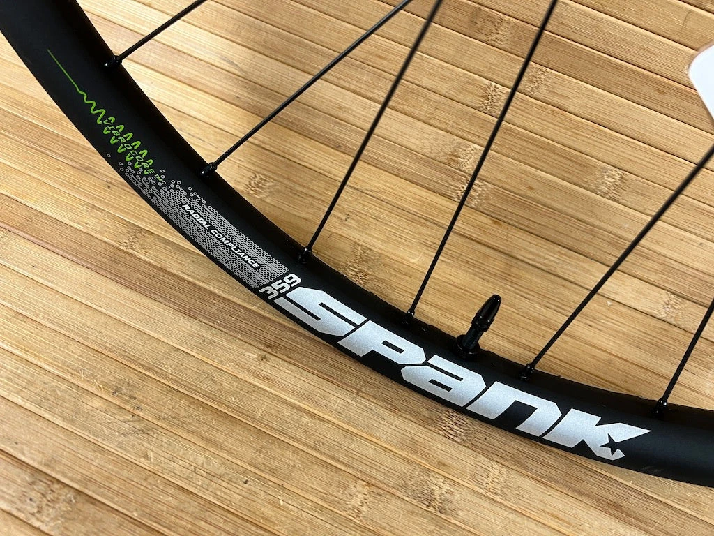 Spank 359 Vibrocore Hinterrad 27,5" Schwarz BOOST 148x12mm Laufrad 4 Spank 359 Vibrocore Hinterrad 27,5" Schwarz BOOST 148x12mm Laufrad – Bild 2