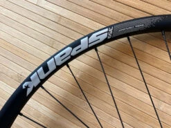 Spank 359 Vibrocore Hinterrad 27,5" Schwarz BOOST 148x12mm Laufrad 16 Spank 359 Vibrocore Hinterrad 27,5" Schwarz BOOST 148x12mm Laufrad -Reverse Verkäufe IMG 7832 1b0494a9 d4c1 4fca ae54 7749aa51eae8