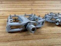 Reverse Components E-Escape Plattformpedale / Pedale Grau -Reverse Verkäufe IMG 7954 ec005153 e20f 4059 992c 0f7cb8f3f664