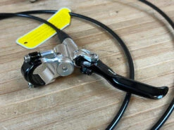 Formula CURA 4 Scheibenbremse Polish VR Oder HR -Reverse Verkäufe IMG 7962 35e46171 5cee 42a4 8aed 0c36f58a2b0a