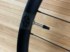 Reverse Black One Hinterrad HR 27,5" Boost 148 X 12mm Schwarz XD 16 Reverse Black One Hinterrad HR 27,5" Boost 148 X 12mm Schwarz XD -Reverse Verkäufe IMG 7972 d9144c15 3e6e 43b6 8daa 899e334970d4