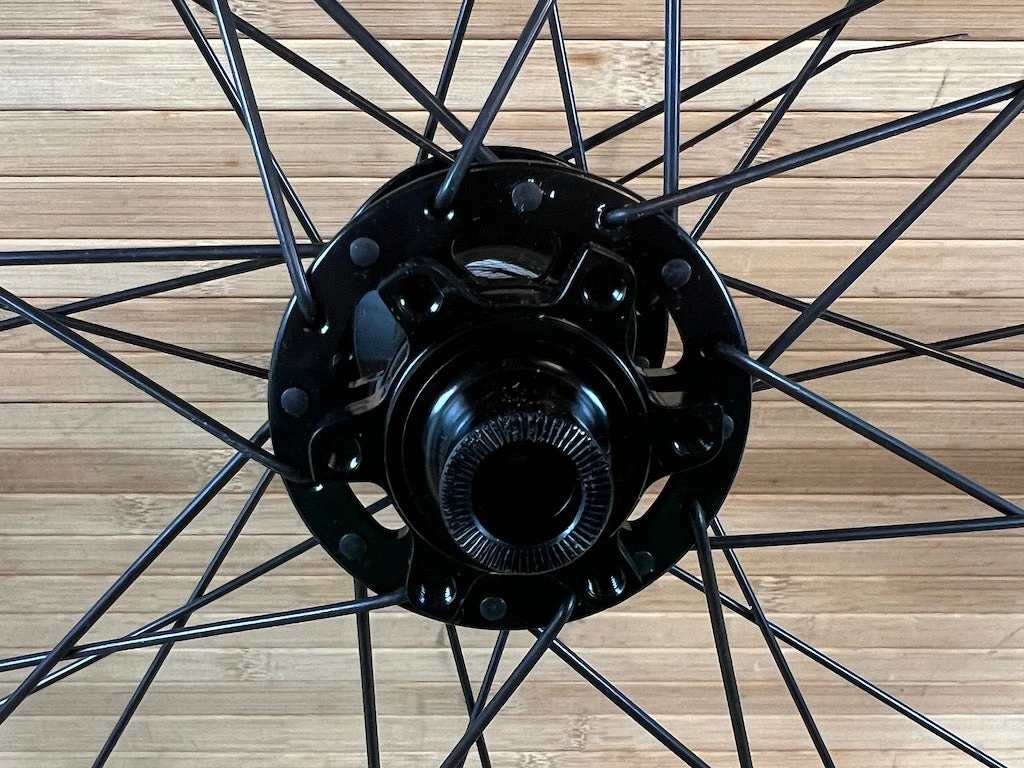 Reverse Black One Hinterrad HR 27,5" Boost 148 X 12mm Schwarz XD 6 Reverse Black One Hinterrad HR 27,5" Boost 148 X 12mm Schwarz XD – Bild 4