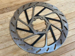 SRAM HS2 Disc / Bremsscheibe 160mm 6-Loch -Reverse Verkäufe IMG 8014 7f035b9c 4f37 4b3d a6b8 fe9dba637a5c