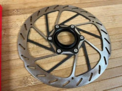 SRAM HS2 Disc / Bremsscheibe 180mm Centerlock -Reverse Verkäufe IMG 8024 71edd606 54e1 4b96 bf94 53e3c45f2a1f