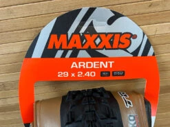 Maxxis Ardent Tanwall Reifen 29 X 2.4 EXO TR 8 Maxxis Ardent Tanwall Reifen 29 X 2.4 EXO TR -Reverse Verkäufe IMG 8793