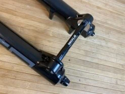 Rock-shox RockShox ZEB R 2021 180mm 27,5" Debon Air Federgabel Schwarz -Reverse Verkäufe IMG 8844